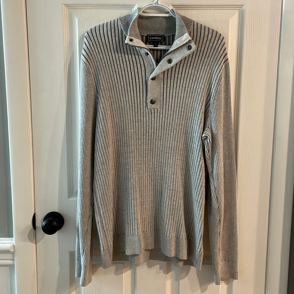 Express Men’s 1/4 zip gray ribbed Sweater. Size XL. Also has buttons at neck
